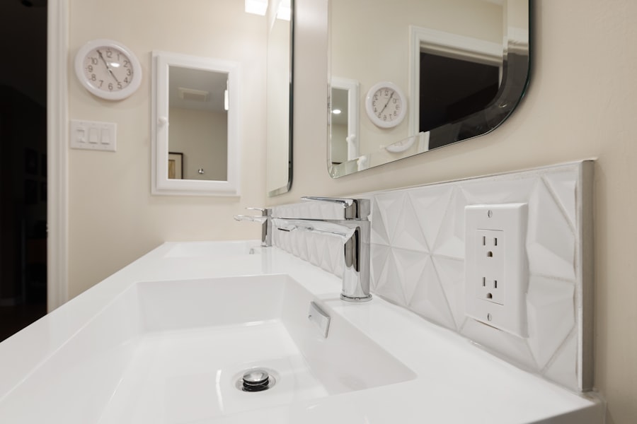 Photo bathroom vanity