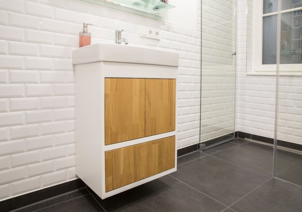 Photo bathroom cabinets