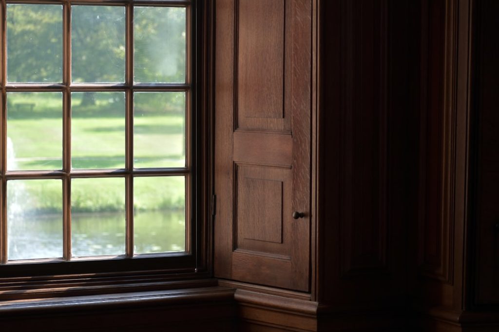 Photo corner cabinets