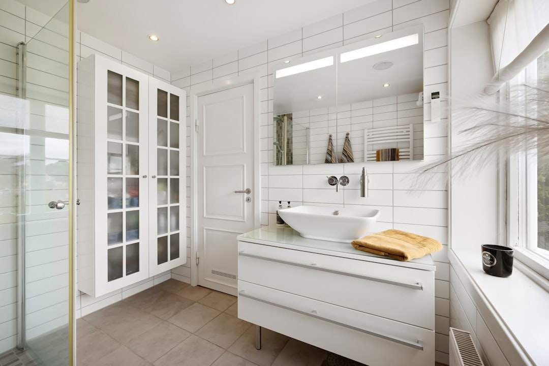 Photo bath cabinetry